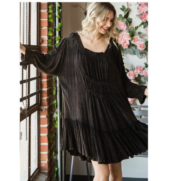 Oli & Hali Black Mineral Washed Smocked Tunic Top - Picture 6 of 6